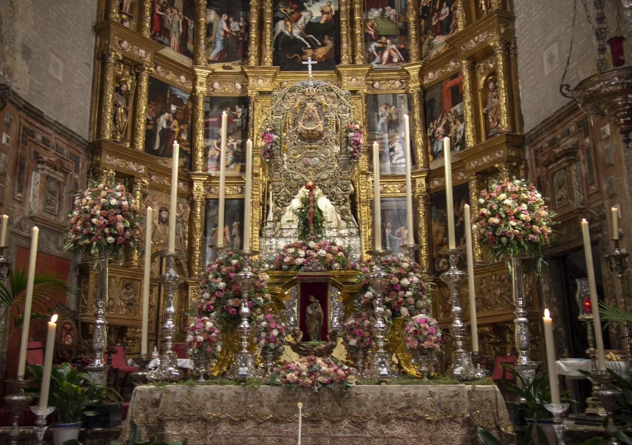 Altar de novena del Rocío de Triana