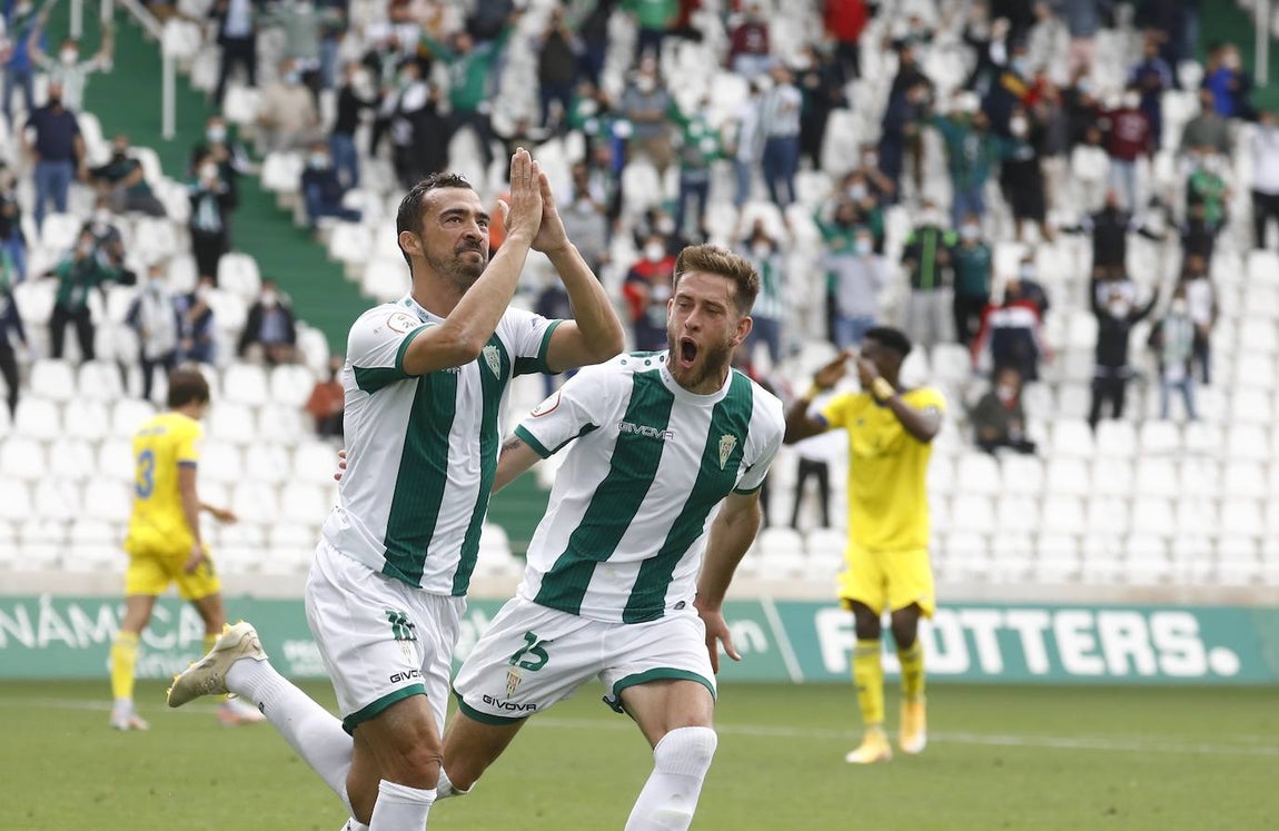 Las mejores imágenes del drama del descenso en el Córdoba CF - Cádiz B