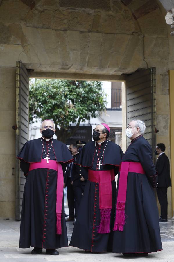La visita del Nuncio del Papa y Juanma Moreno a las obras del Palacio Episcopal de Córdoba, en imágenes