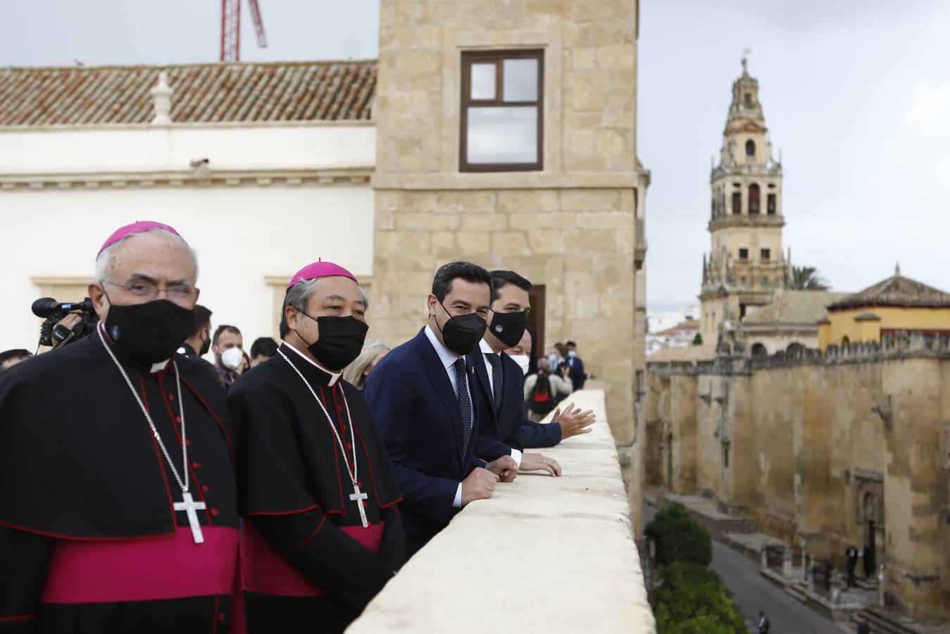 La visita del Nuncio del Papa y Juanma Moreno a las obras del Palacio Episcopal de Córdoba, en imágenes