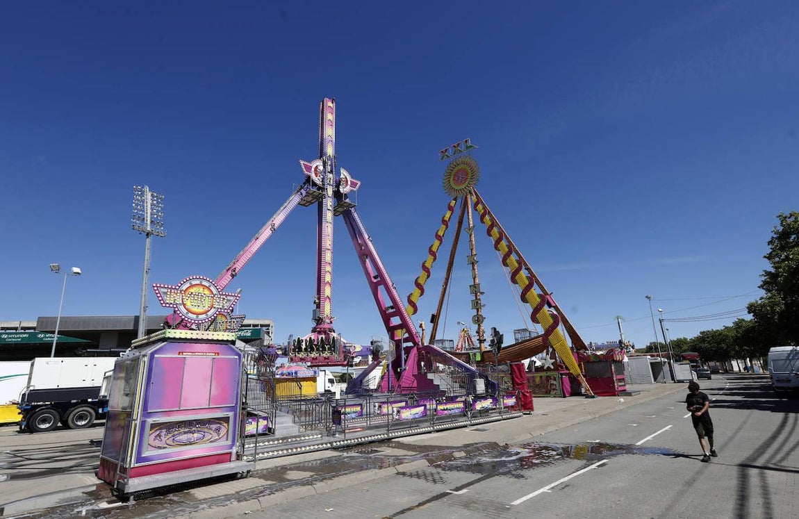 Vive Park Córdoba y los preparativos del parque de atracciones en el Arenal, en imágenes