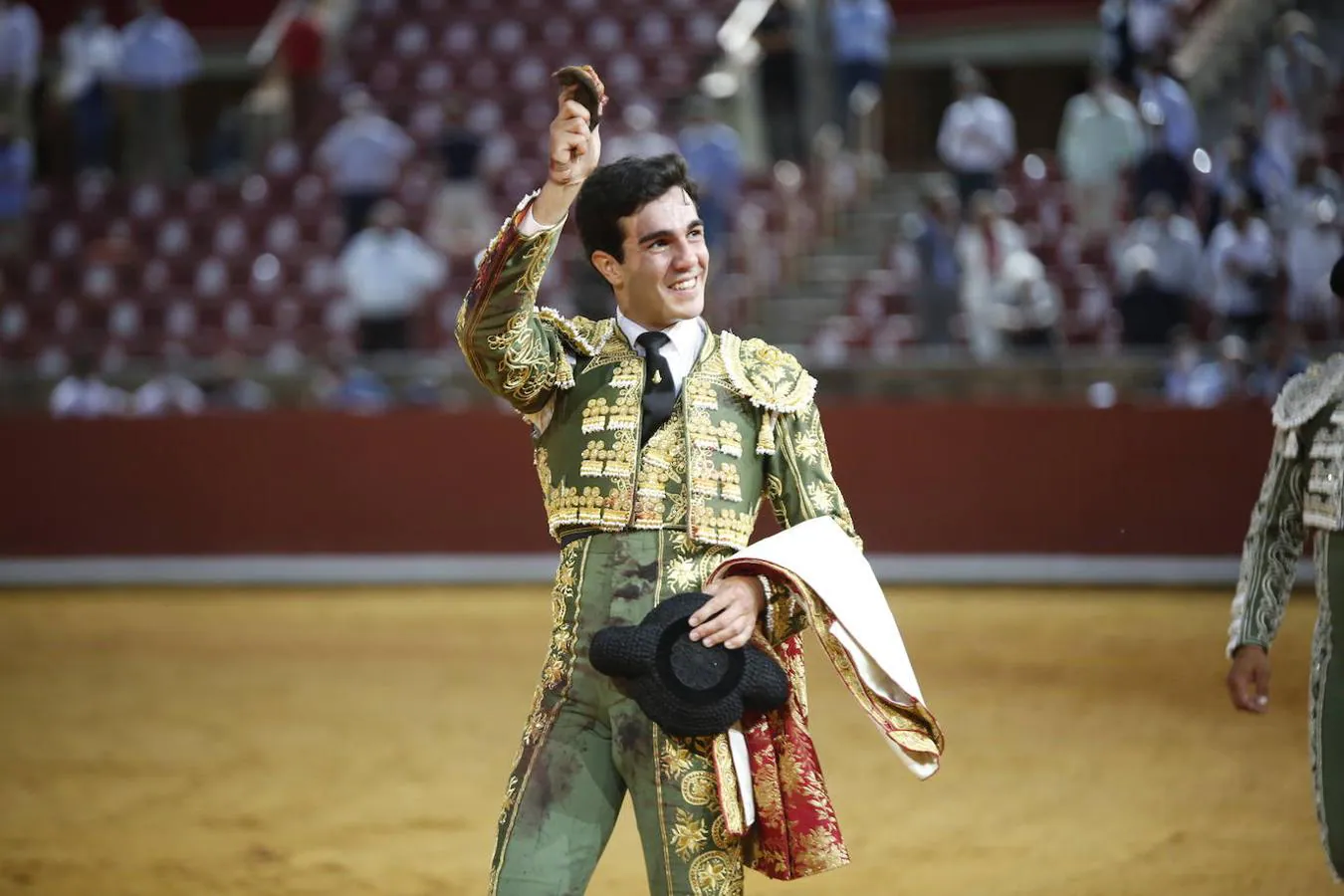 Feria de Córdoba | Oreja para El Rafi ante un excepcional enemigo en la novillada de apertura