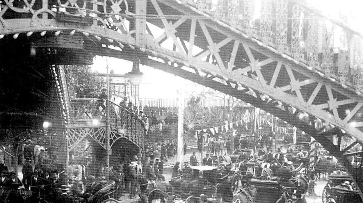 Las mejores imágenes de los Serrano que resumen la historia de Sevilla en el último siglo