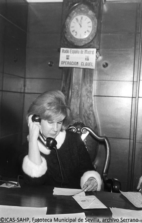 La duquesa de Alba colabora en la Operación Clavel. Año 1961