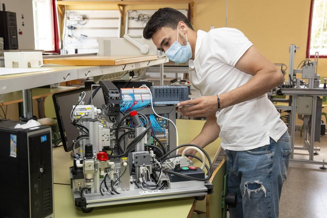 El centro de FP Antonio Brisquet de Camas: formación que compite de tú a tú con la universidad