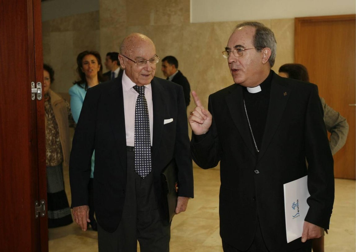 Manuel Clavero Arévalo, una vida en imágenes