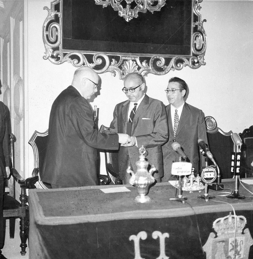 Manuel Clavero Arévalo, una vida en imágenes