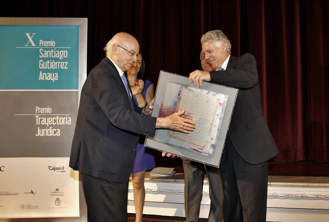 Manuel Clavero Arévalo, una vida en imágenes