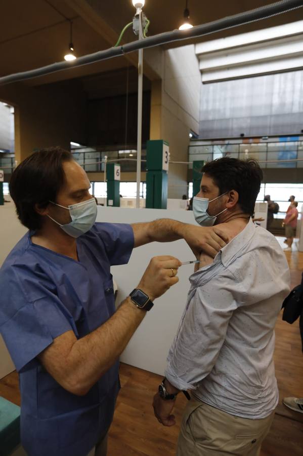 Vacunación en el estadio de la Cartuja de Sevilla