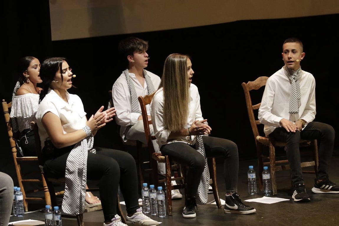Alumnos de la Escuela de Arte de la Fundación Alalá representando la obra 'El árbol del flamenco'.