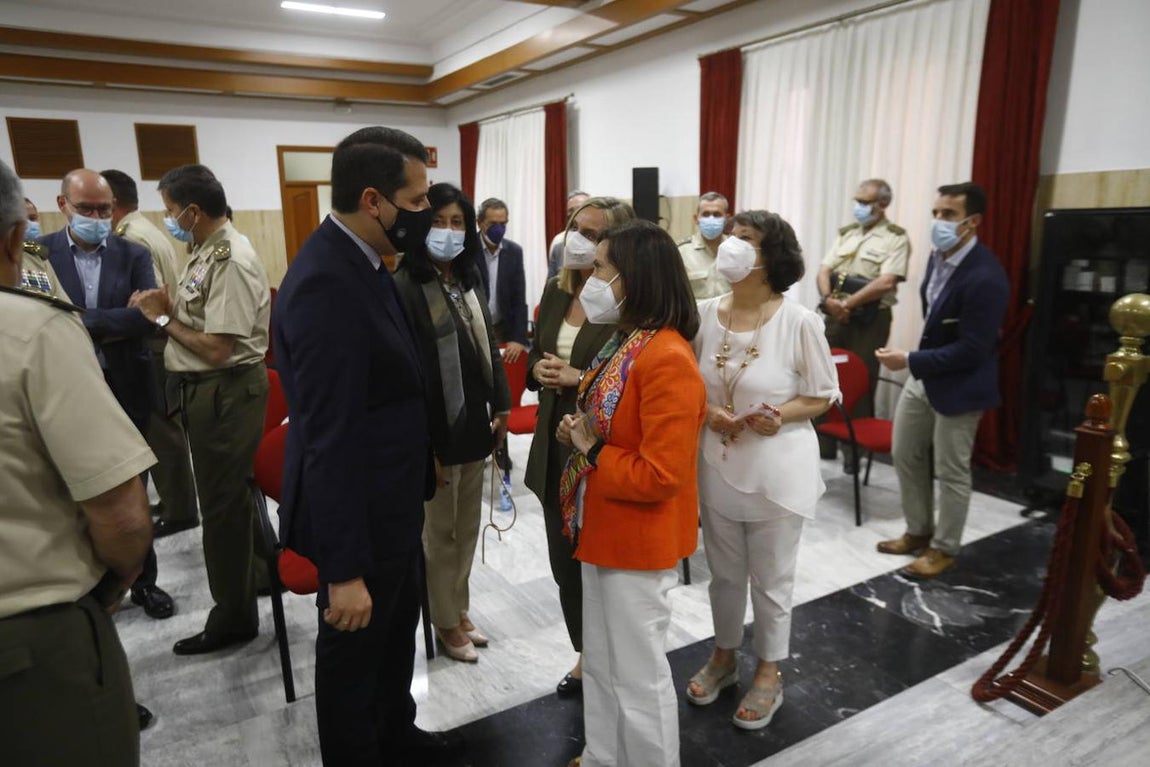 La ministra de Defensa presenta en Córdoba la Base Logística, en imágenes