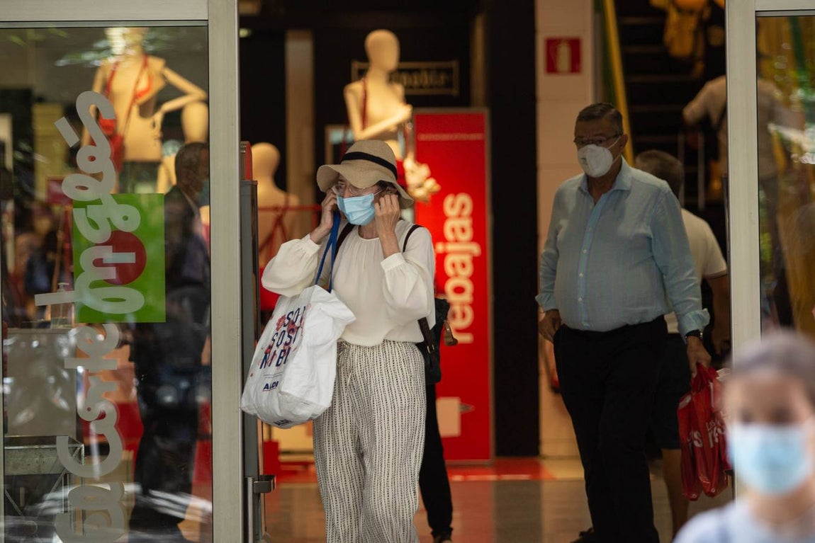 Primer día de rebajas en el centro de Sevilla