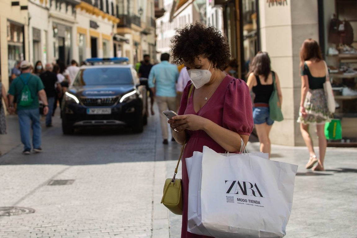 Primer día de rebajas en el centro de Sevilla