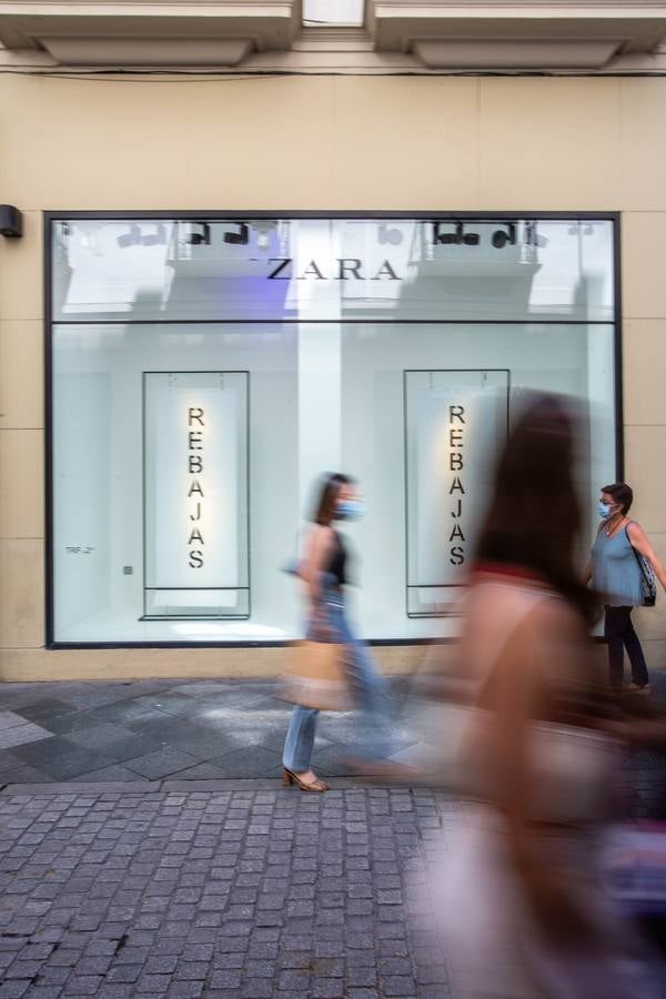 Primer día de rebajas en el centro de Sevilla