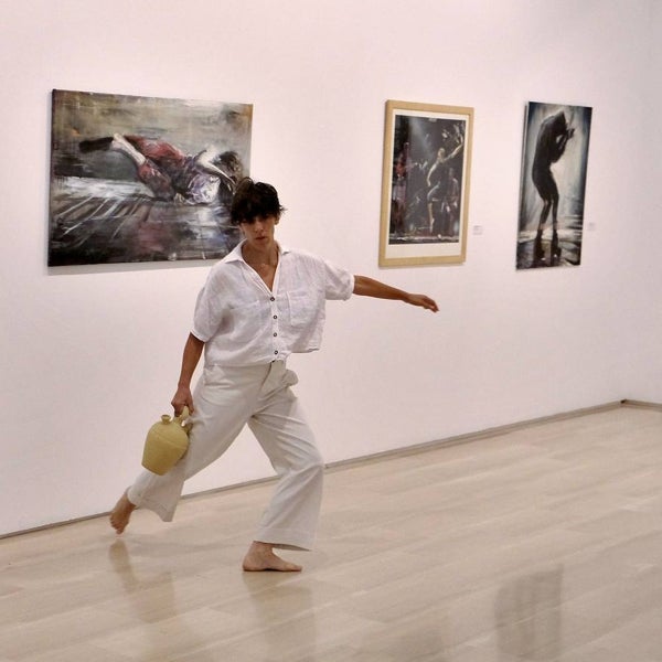 Performance en la inauguración de la exposición &#039;Del tiempo y la Danza&#039;, de Juan Carmona