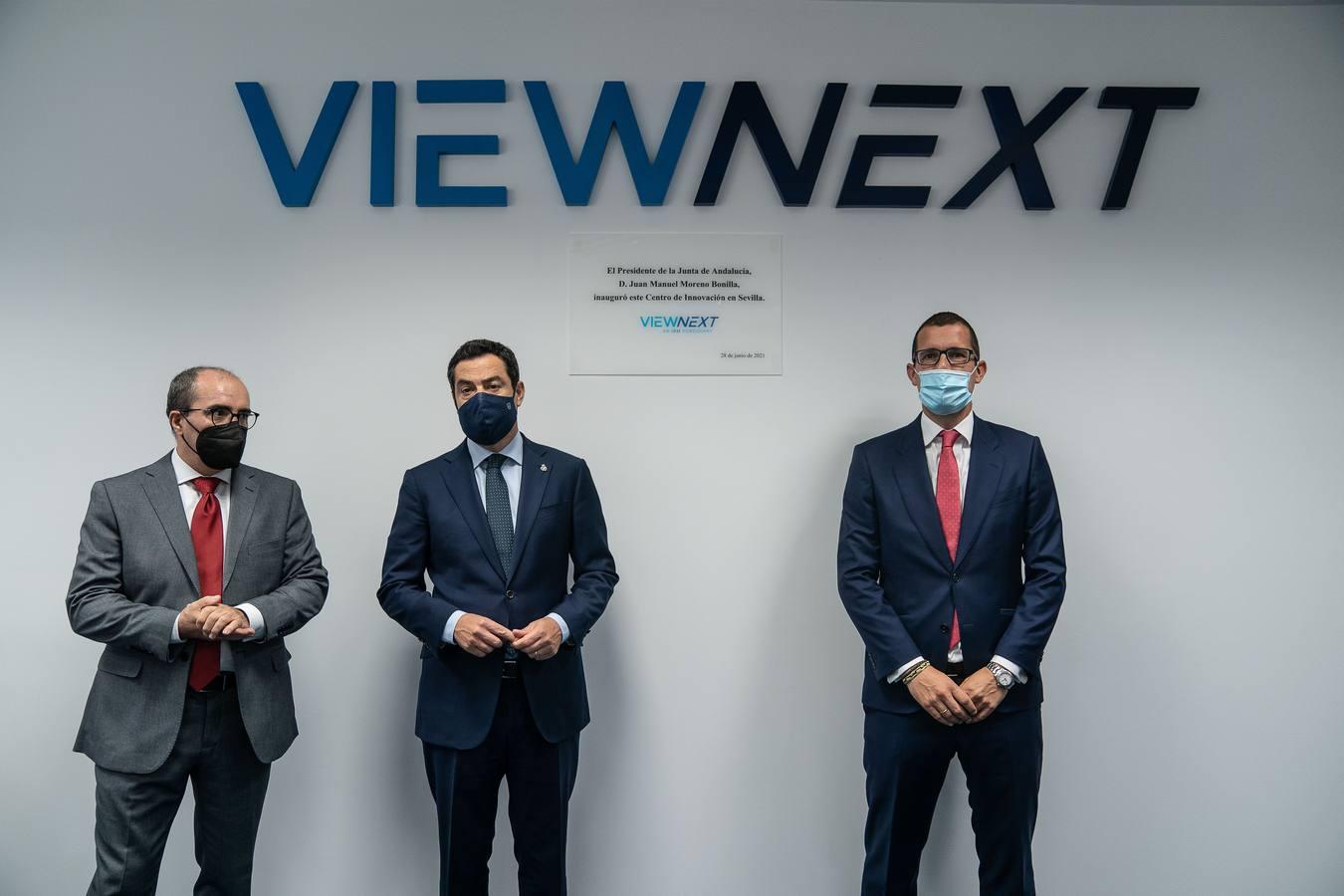 Juanma Moreno visita la sede de Viewnext, centro de innovación de IBM ...