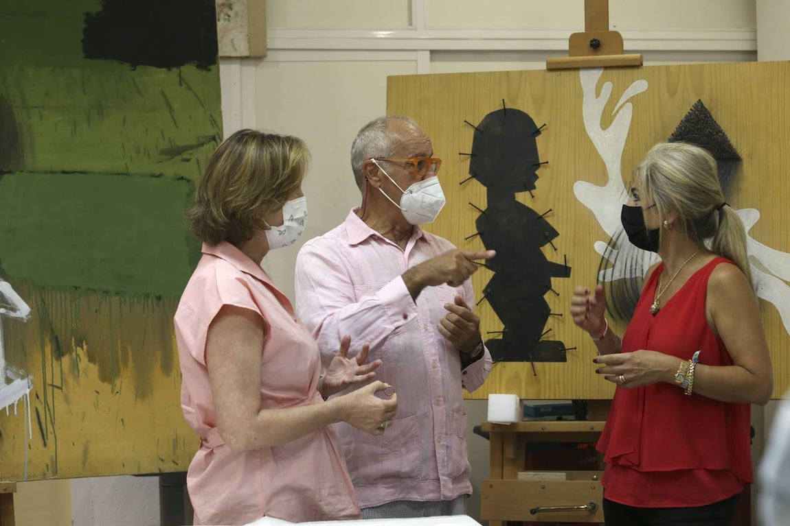 La donación supone la incorporación a la colección permanente de museo de un total de 47 obras. El CAAC inaugurará el 28 de octubre la exposición, 'La Máquina Española. Donación de Pepe Cobo'.