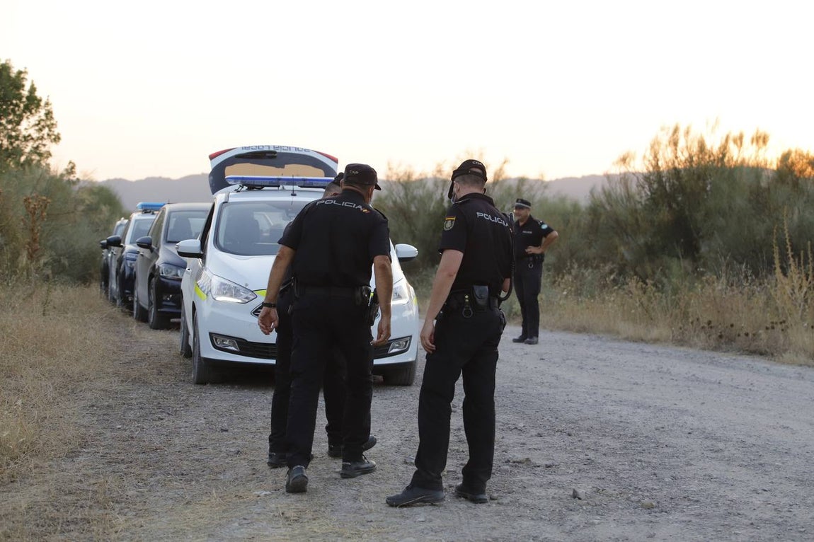 El dispositivo de búsqueda del joven desaparecido en el Lago Azul de Córdoba, en imágenes