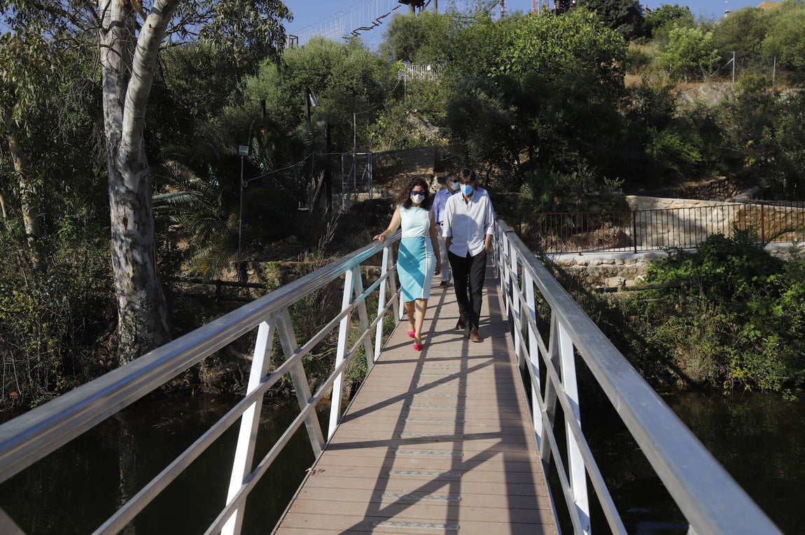 La primera ruta turística del barco solar de Hornachuelos por el Bembézar, en imágenes