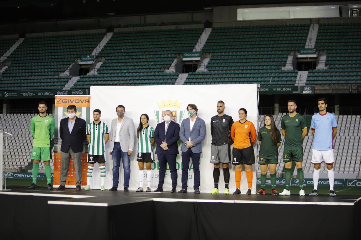 La presentación de las camisetas del Córdoba CF para la temporada 2021-2022, en imágenes