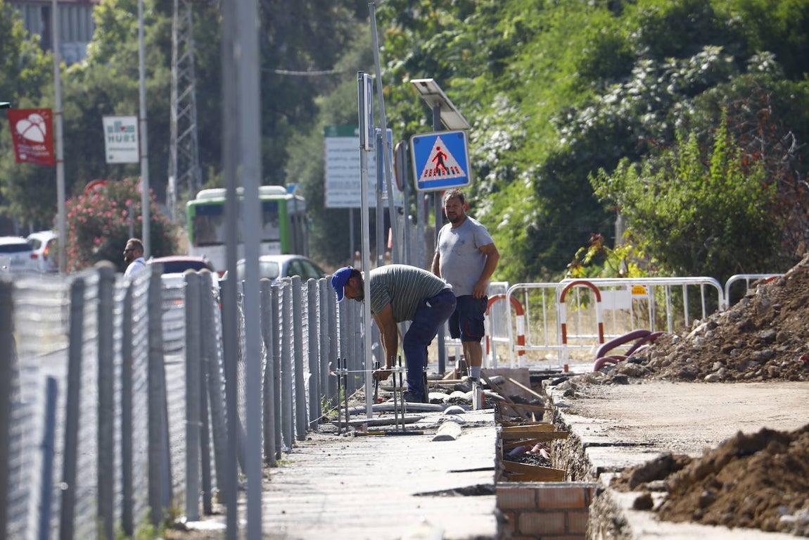 Las obras del aparcamiento del Hospital Reina Sofía de Córdoba, en imágenes