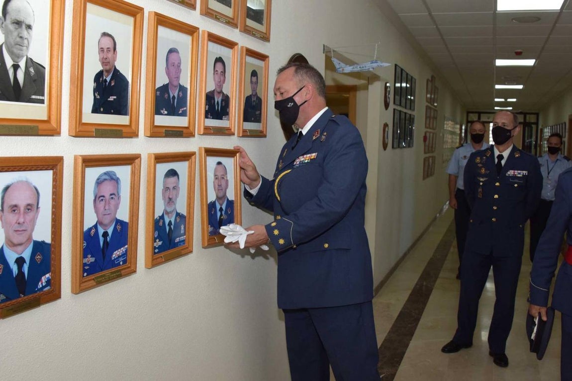 En imágenes, la toma de posesión del nuevo jefe de la base aérea de Morón