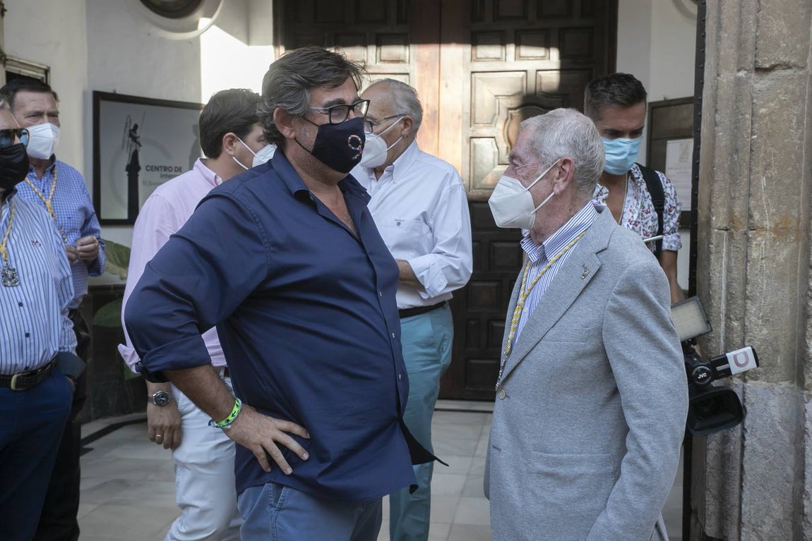 La ofrenda floral del Córdoba CF a San Rafael y la Fuensanta, en imágenes