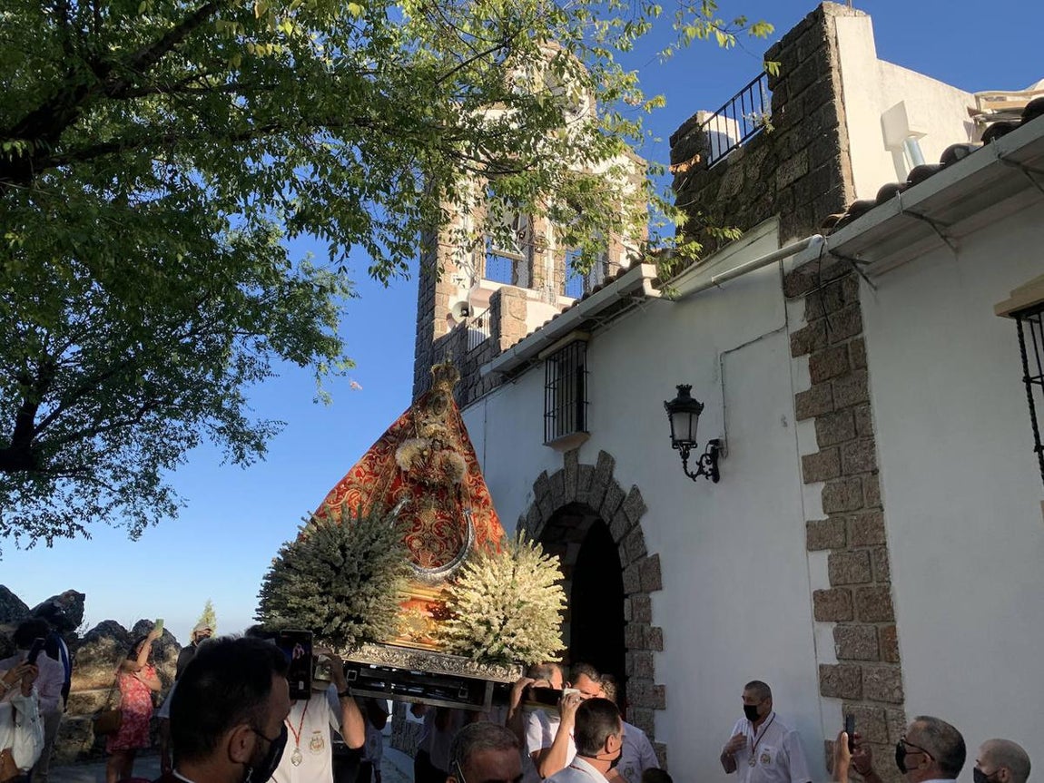 La &#039;Bajá&#039; de la Virgen de la Sierra en Cabra, en imágenes