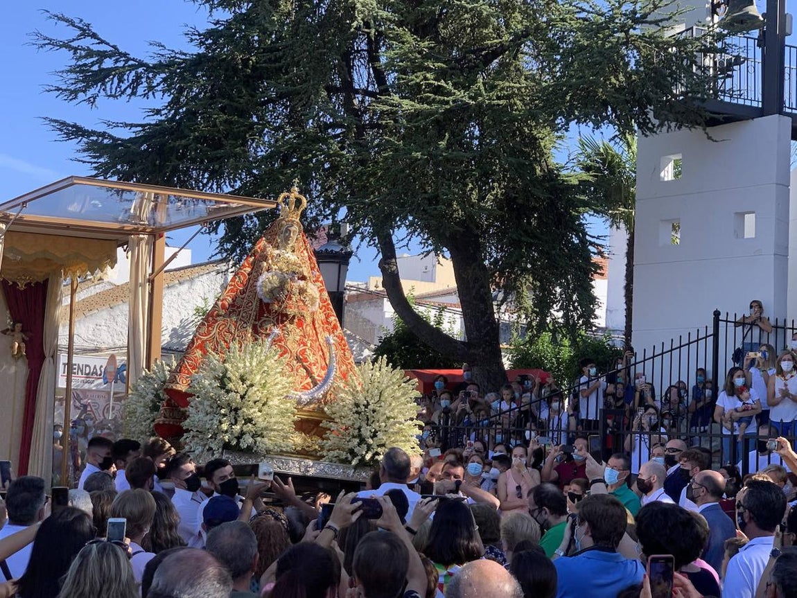 La &#039;Bajá&#039; de la Virgen de la Sierra en Cabra, en imágenes