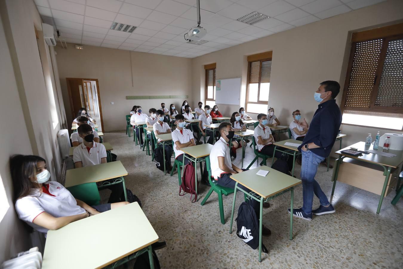 El regreso a las aulas de Secundaria en Córdoba, en imágenes