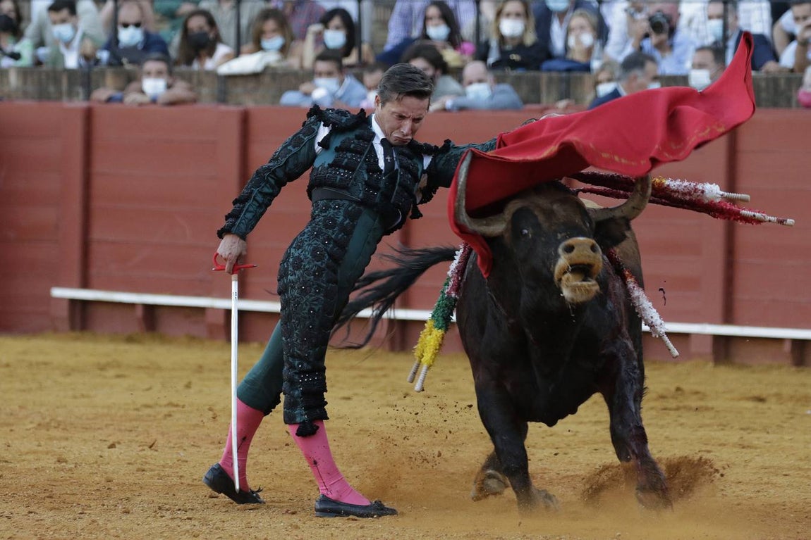 Diego Urdiales,  de verde y azabache en la Maestranza