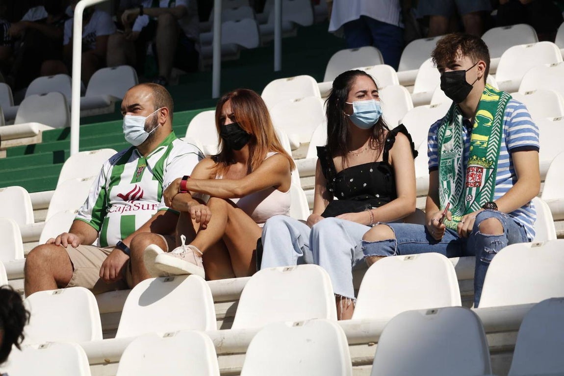 El ambiente en las gradas del Córdoba-San Fernando, en imágenes