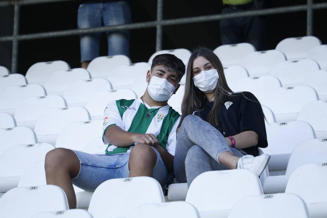 El ambiente en las gradas del Córdoba-San Fernando, en imágenes