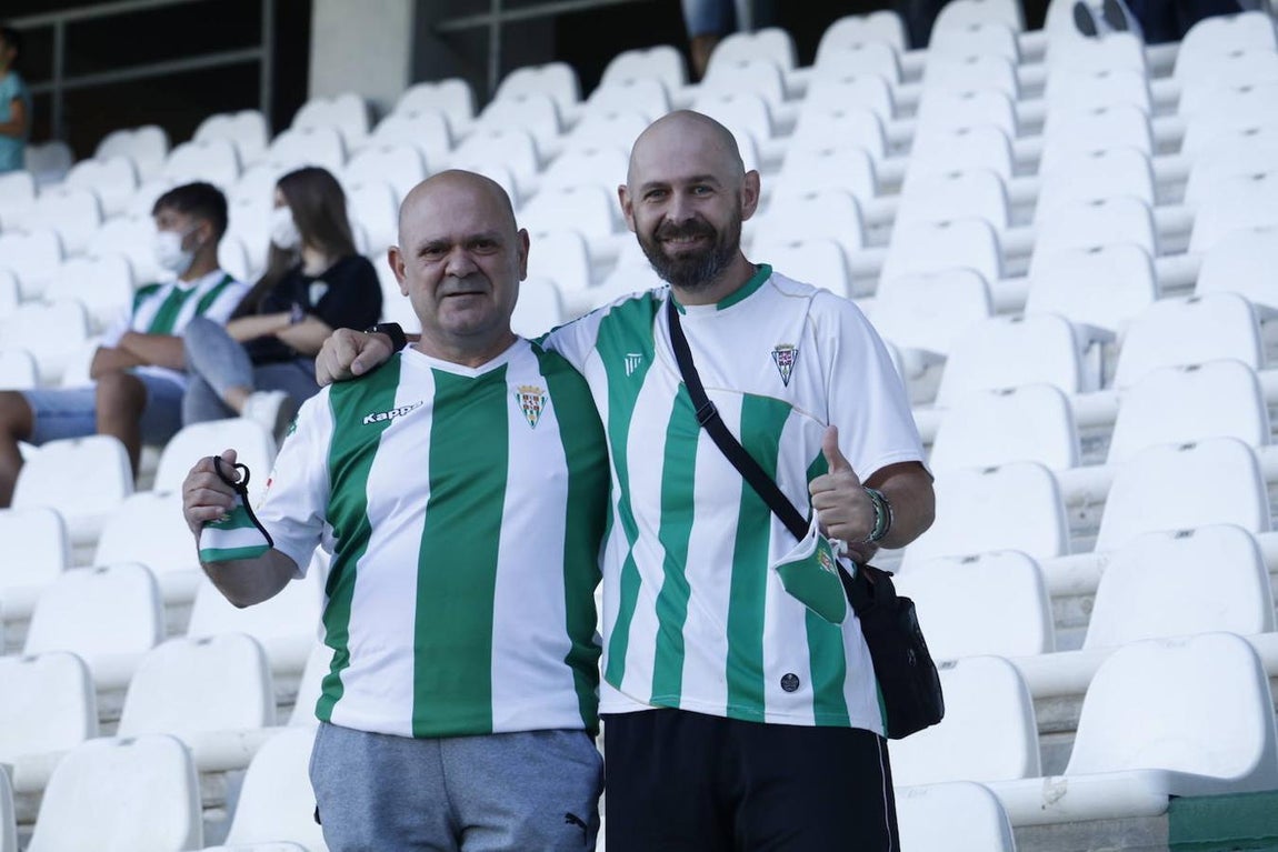 El ambiente en las gradas del Córdoba-San Fernando, en imágenes