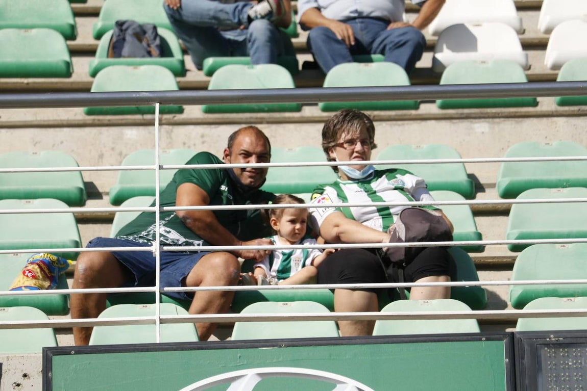 El ambiente en las gradas del Córdoba-San Fernando, en imágenes