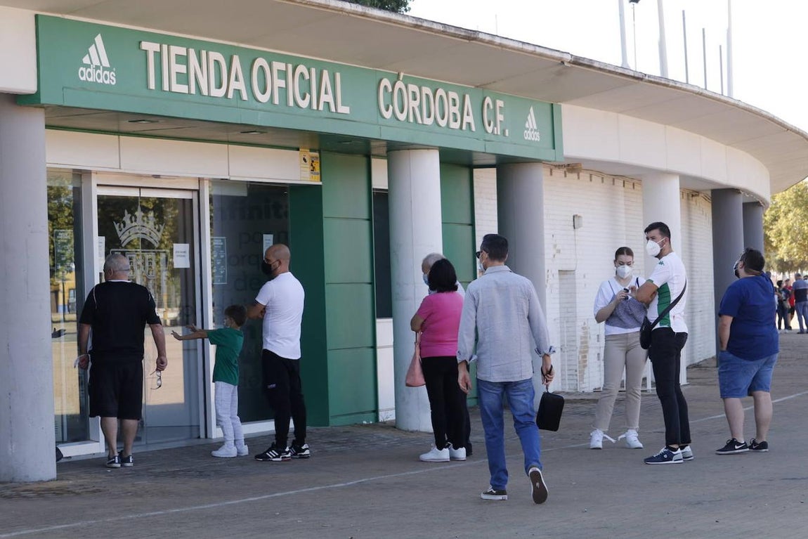 El ambiente en las gradas del Córdoba-San Fernando, en imágenes