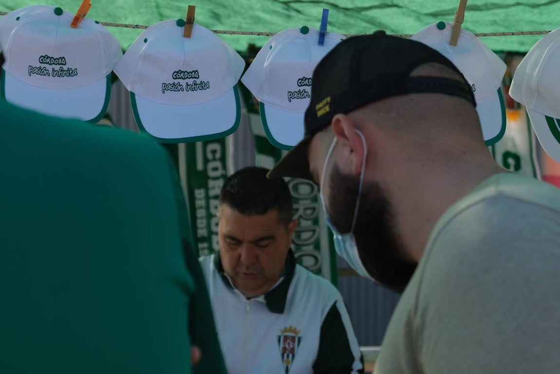 El ambiente en las gradas del Córdoba-San Fernando, en imágenes