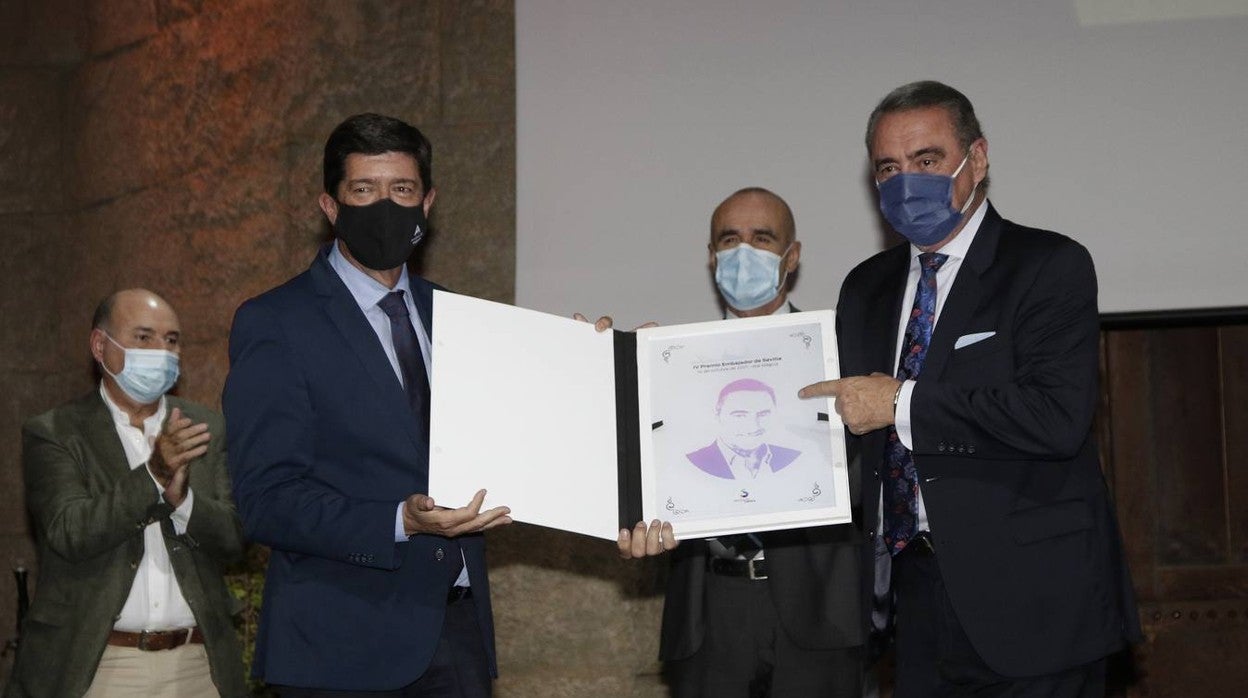 Carlos Herrera recibe el Premio Embajador de Sevilla 2021