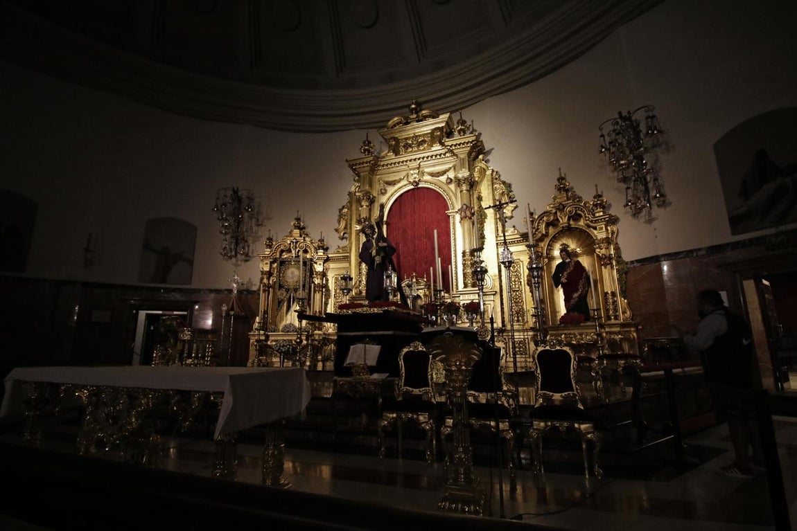 El Señor del Gran Poder en las andas para ser trasladado a los Tres Barrios