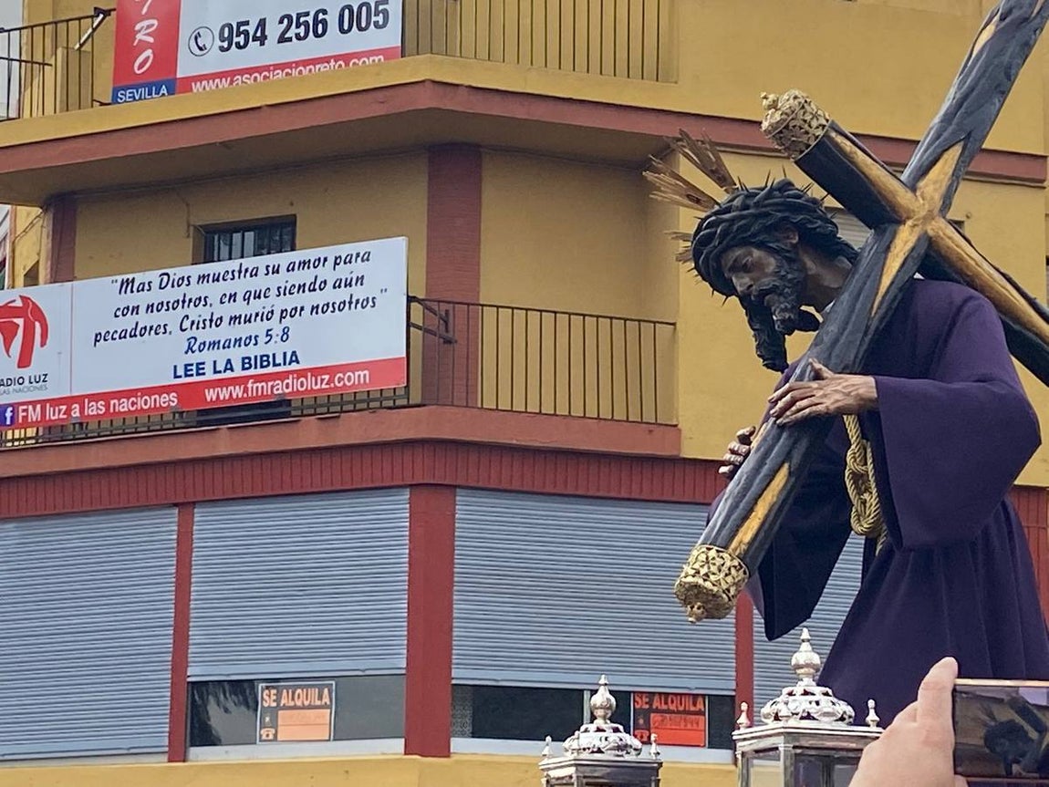 Salida del Gran Poder: Impresionante llegada del Señor a Tres Barrios, la espera termina