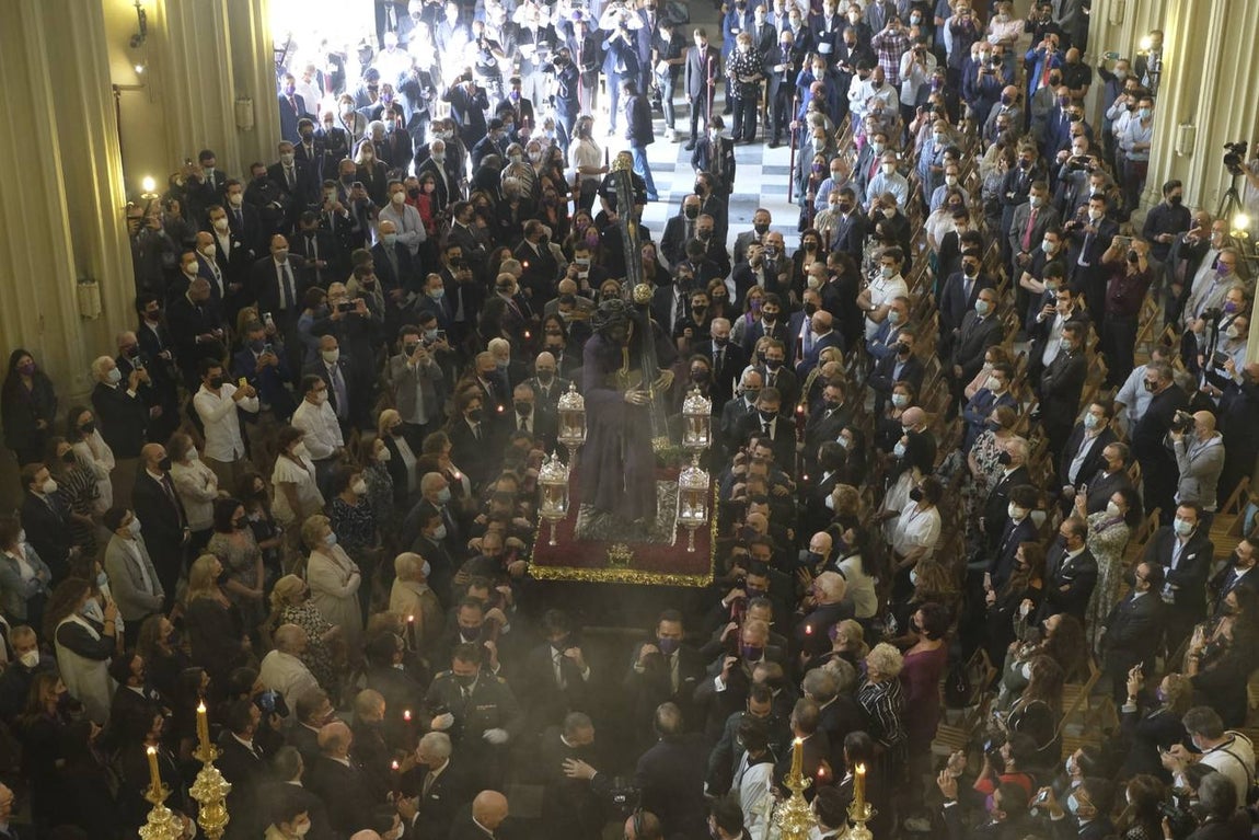 Salida del Gran Poder: El Señor llega a Los Gitanos