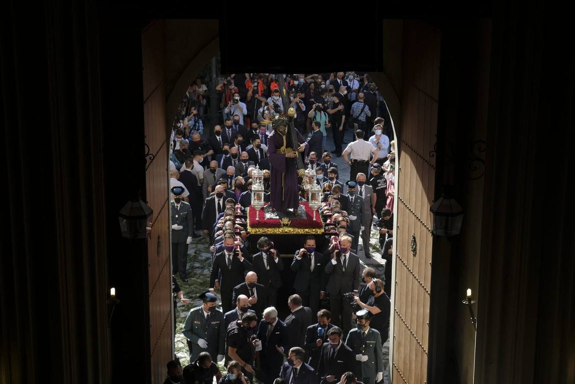 Salida del Gran Poder: El Señor llega a Los Gitanos