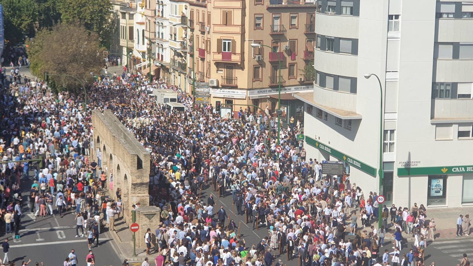 Las mejores imágenes del traslado del Gran Poder al barrio de los Pajaritos