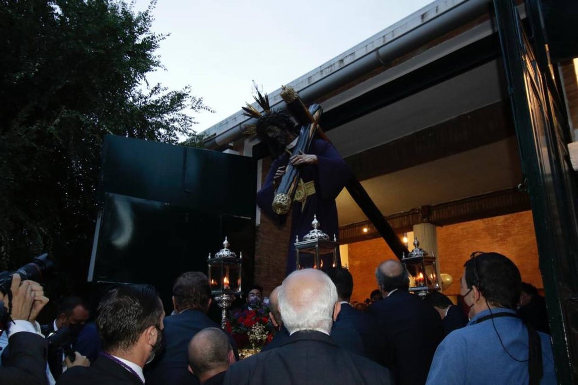 Salida del Gran Poder: Impresionante llegada del Señor a Tres Barrios, la espera termina