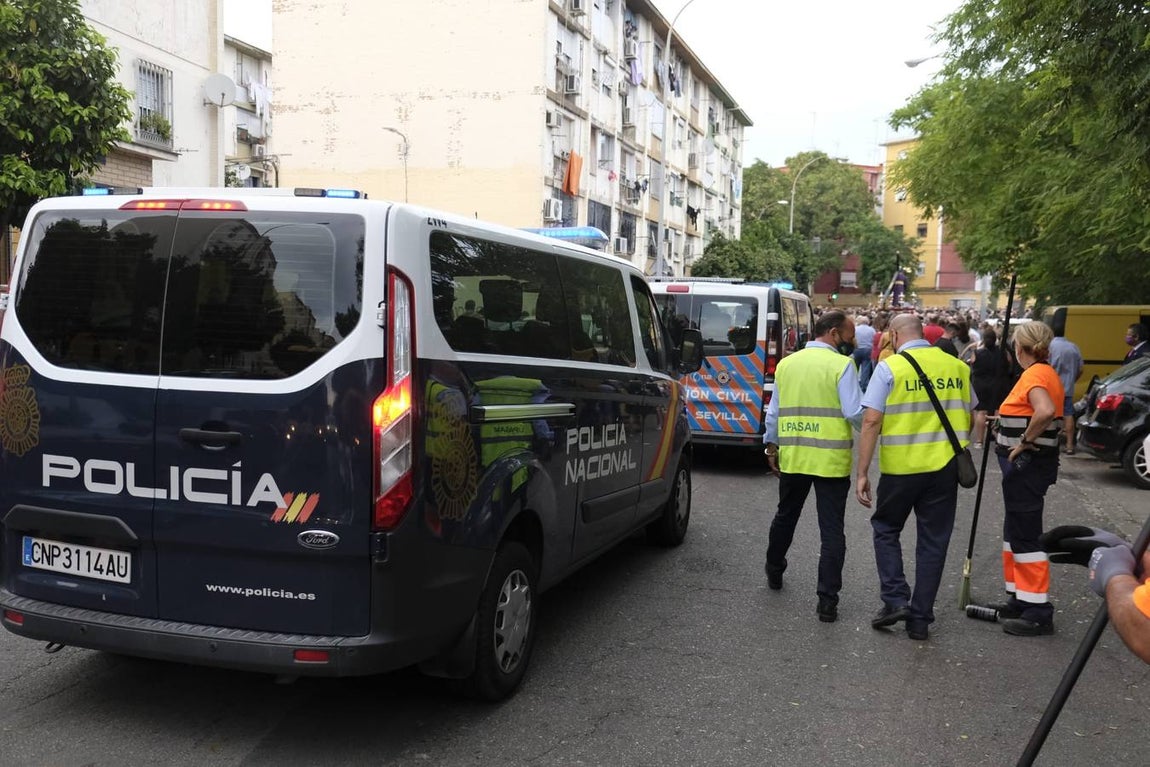 Salida del Gran Poder: Impresionante llegada del Señor a Tres Barrios, la espera termina