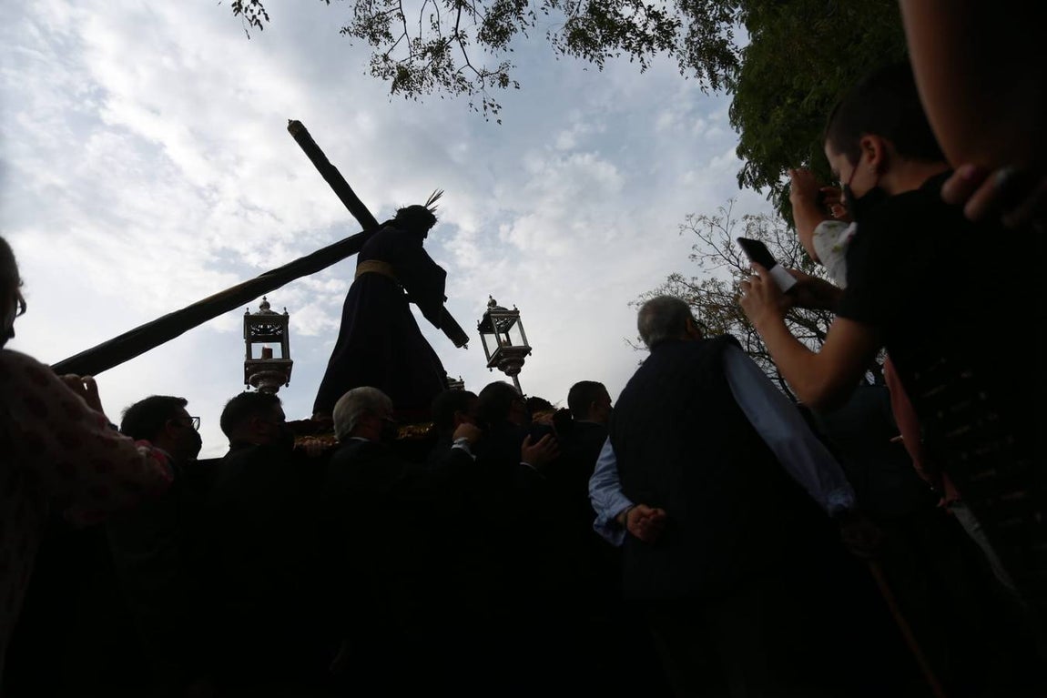 Salida del Gran Poder: Impresionante llegada del Señor a Tres Barrios, la espera termina