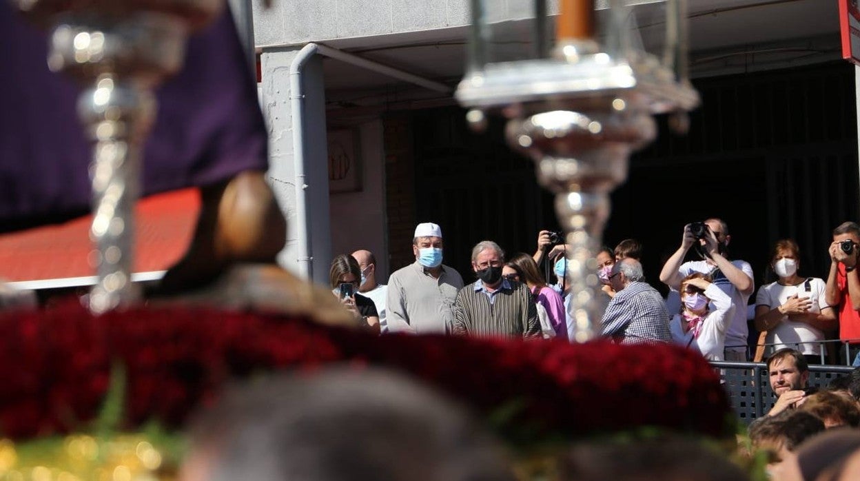 La histórica imagen del Gran Poder frente a la mezquita de Amate