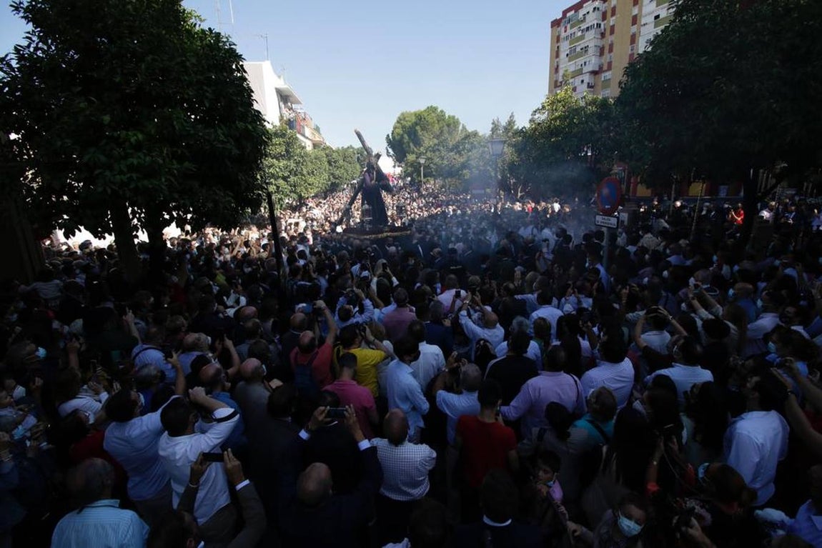 El Señor del Gran Poder por las calles del barrio de la Romería y Santa Aurelia