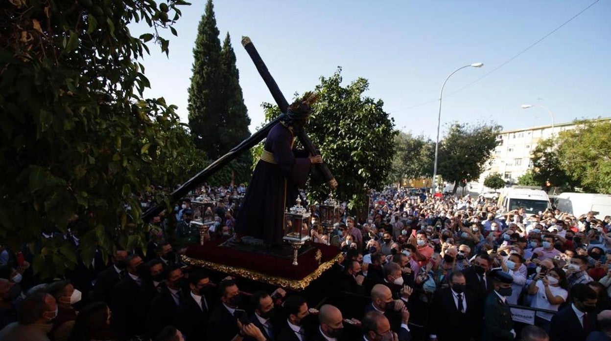 Traslado del Gran Poder a la Candelaria: los Pajaritos recibe de nuevo a Dios en Sevilla