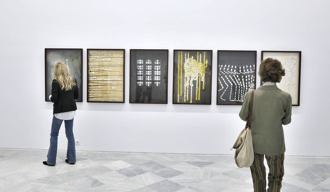 La exposición &#039;La Máquina Española&#039; revisa en el CAAC el impacto de la galería andaluza en el arte español de los 80